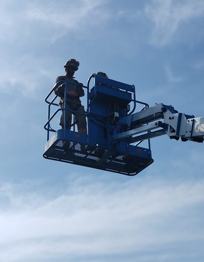 HM TREINAMENTOS em NR-05, NR-06, NR-10, NR-11, NR-12, NR-13, NR-18, NR-20, NR-23, NR-33, NR-35 (23)