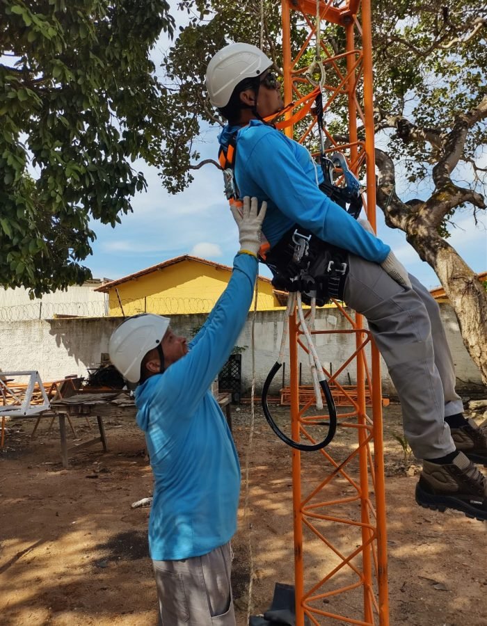 HM TREINAMENTOS em NR-05, NR-06, NR-10, NR-11, NR-12, NR-13, NR-18, NR-20, NR-23, NR-33, NR-35 (35)